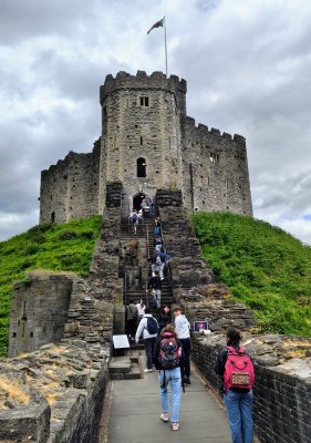 Mardi 5 Cardiff Castle 2 {JPEG}